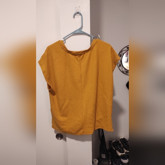 Two-piece top and pant - Picture 3 of 5